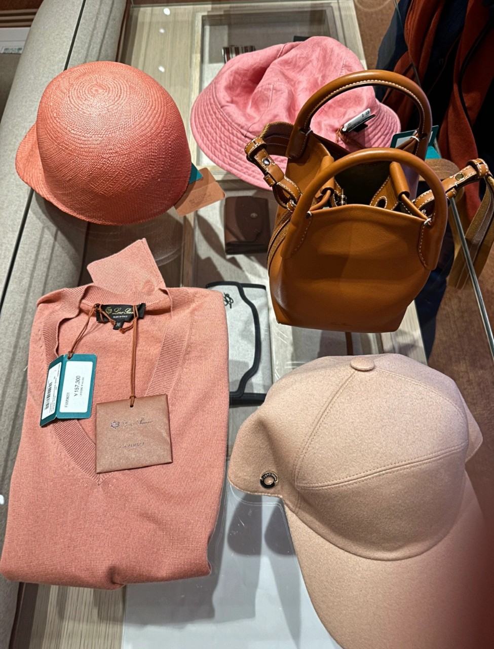 [로로피아나] SS25 캡모자 FAF8520M004 겉감 캐시미어 100% + 안감 코튼 95% + 캐시미어 5%