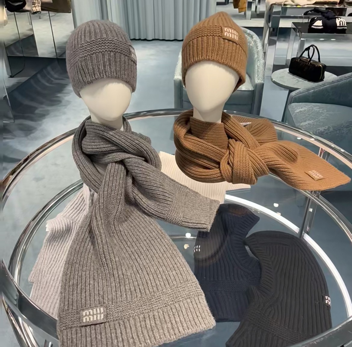 25F/W 미우미우 로고 캐시미어 울 니트 카멜 브라운 머플러 비니 장갑 5HC311 2F8S F0040 190*22cm 울 70% + 캐시미어 30%