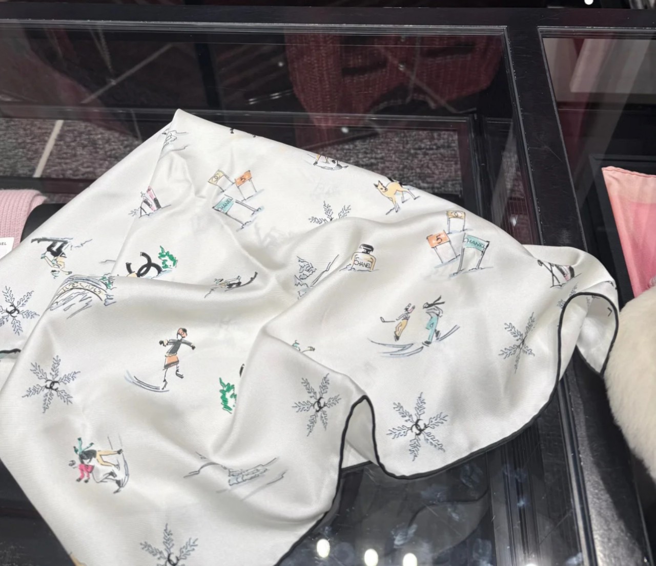 샤넬 25/26 반다나 스퀘어 실크 트윌 스카프 AAB285 에크루 70*70cm 트윌실크 100%