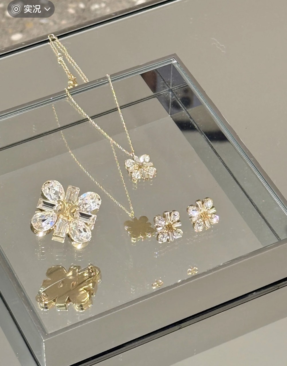 셀린느 CELINE 데이지 브로치 / 스트라스 & 골드 브라스 #폭스샵