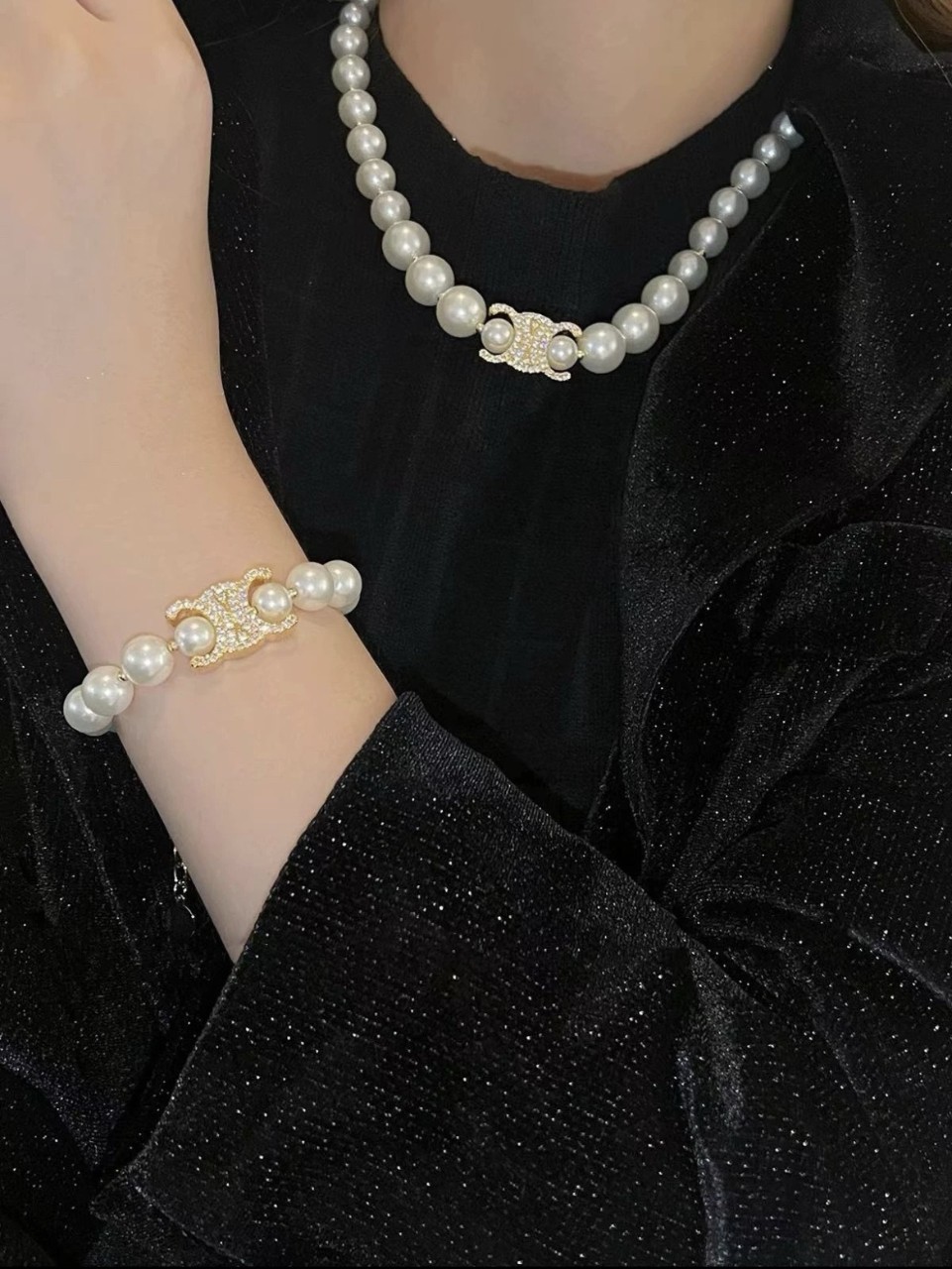 셀린느 CELINE 레 펄 셀린 LES PERLES CELINE 레진 진주 및 골드 마감 브라스 목걸이 #폭스샵