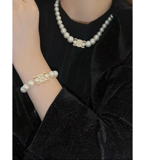 셀린느 CELINE 레 펄 셀린 LES PERLES CELINE 레진 진주 및 골드 마감 브라스 목걸이 #폭스샵