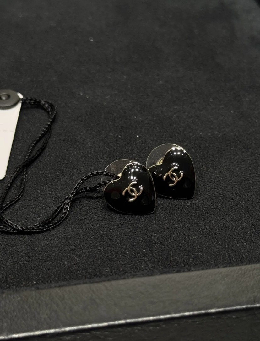 샤넬 25 시즌 하트 귀걸이 여성 이어링 블랙 핑크 #폭스샵