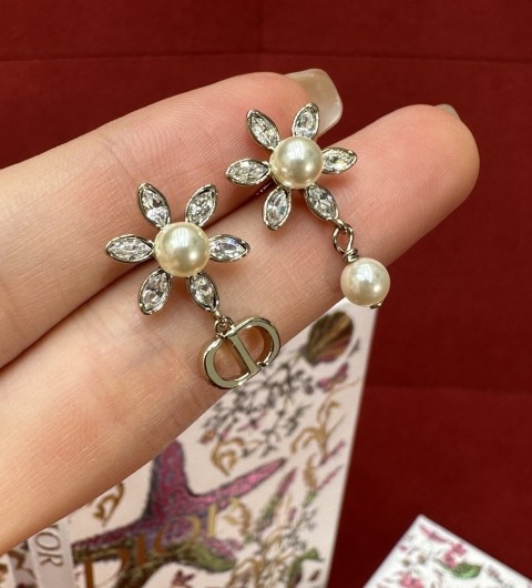 디올 블룸 인 디올 이어링 골드 피니쉬 메탈 화이트 레진 펄 실버 톤 크리스탈 E4004WOMCY-D03S #폭스샵