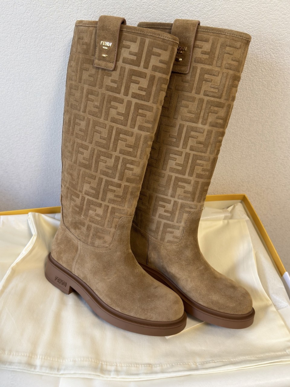 펜디 여성 Filo 스웨이드 튜브 부츠 8W8574AY9P 35~40 굽 3.5cm