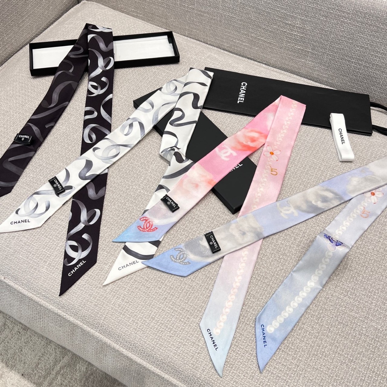 샤넬 Chanel 실크 트윌리 스카프 방도 120*6cm 100%실크