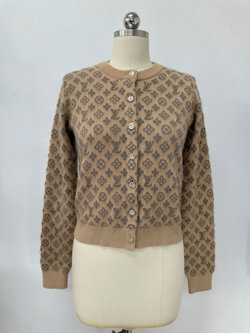 루이비통 1AHZC0 브러시드 모노그램 가디건 S M L #타지아