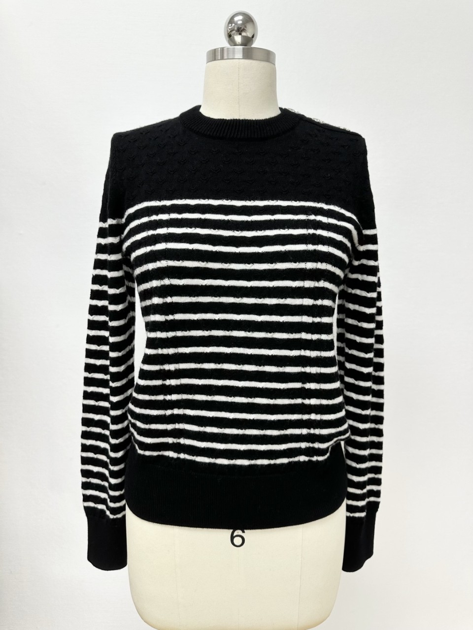 샤넬 25FW 스트라이프 니트 풀오버 캐시미어 스웨터 CC 버튼 에크루 블랙 P80157 36 38 40 #타지아