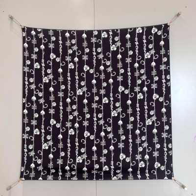 그래픽 화이트 프린트 셀린느 (CELINE) 여성 실크 스카프 90*90cm 100% 트윌실크