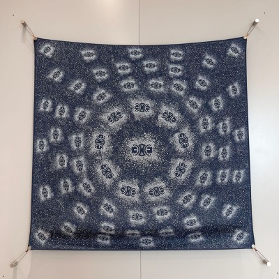 셀린느 스퀘어 트리옹프 익스플로션 실크 트윌 블루 씨엘 블루 그런지 스카프 2AW90231Y-07GU 90*90cm 100% 트윌실크