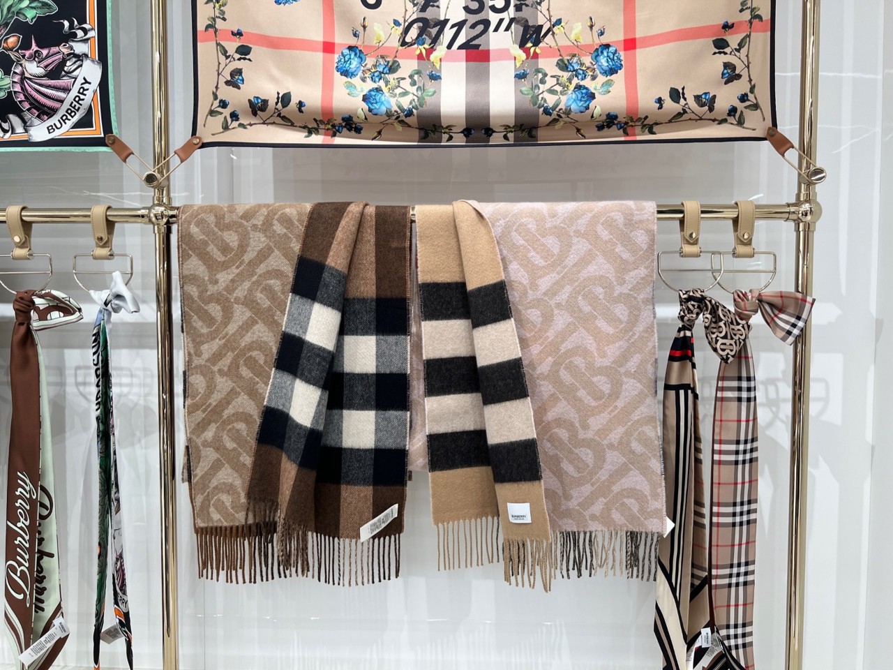 버버리 체크 캐시미어 리버시블 머플러 다크 버치 브라운 8063868 Burberry Check Cashmere Reversible Muffler Dark Birch Brown 200*36cm 캐시미어 100%