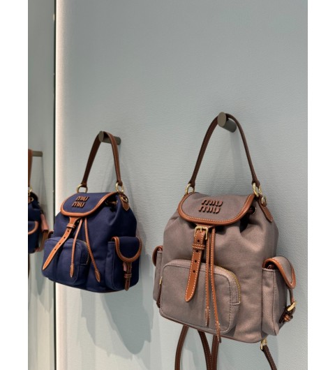 미우미우 MIU MIU 백팩 스몰/라지 5BZ043 2IBQ F0TQF 스몰 18*22*11.5cm, 라지 25*29.5*12.5cm