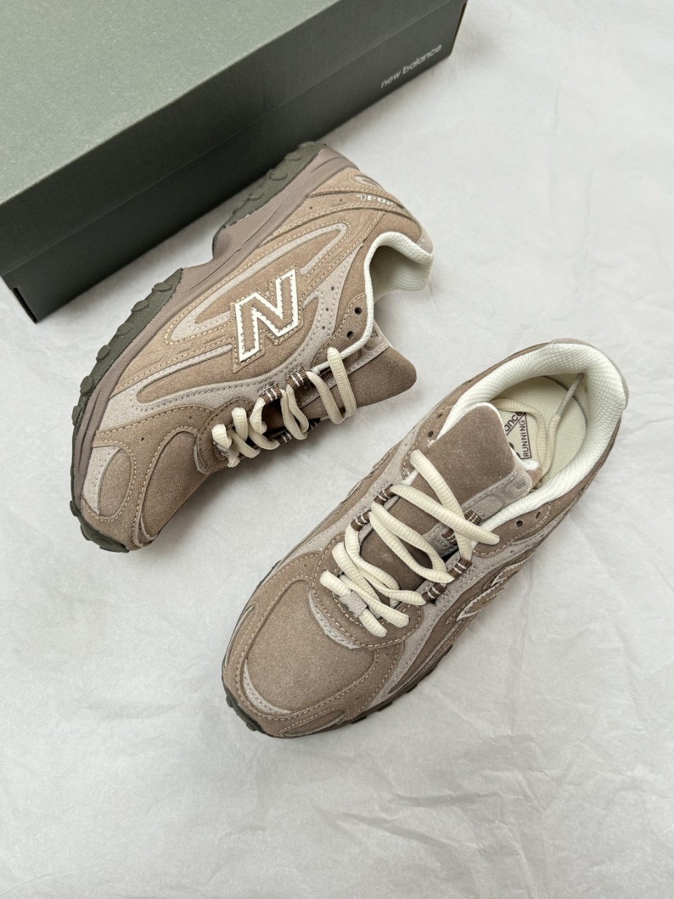 뉴발란스 New Balance 204L 실버 메탈릭 스니커즈 운동화 8컬러 36，36.5，37，38，38.5，39，40，40.5，41，42，42.5，43，44，44.5 , 45