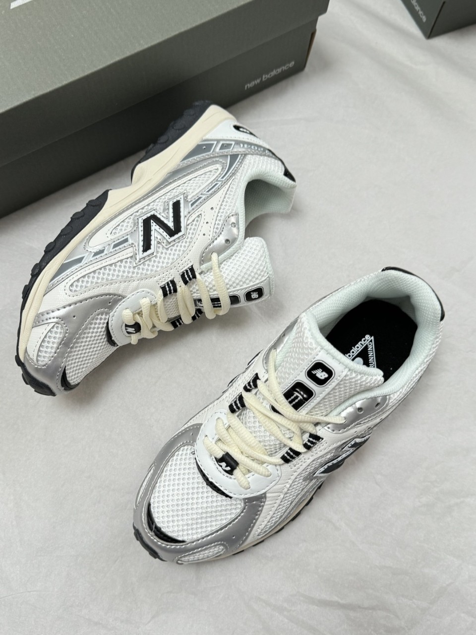 뉴발란스 New Balance 204L 실버 메탈릭 스니커즈 운동화 8컬러 36，36.5，37，38，38.5，39，40，40.5，41，42，42.5，43，44，44.5 , 45