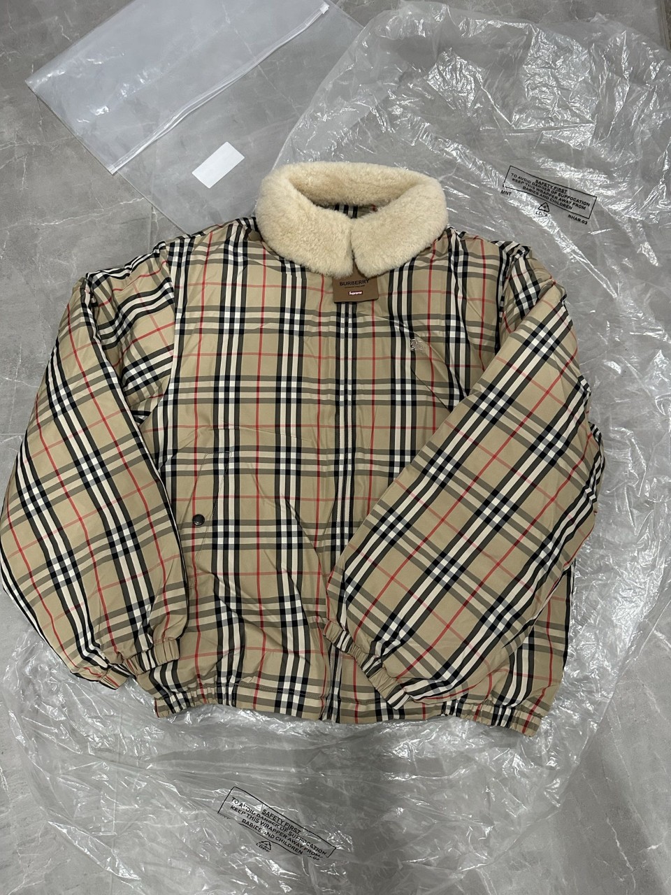 슈프림 버버리 시어링 칼라 다운 퍼퍼 재킷 베이지 XS S M L XL #vvip공장