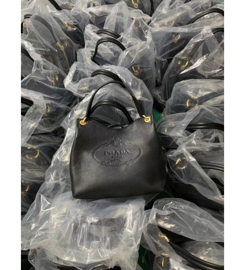 프라다 카프 레더 숄더백 블랙 1BC051-2E8K-F0002 Prada Calf Leather Shoulder Bag Black 33*28*15cm