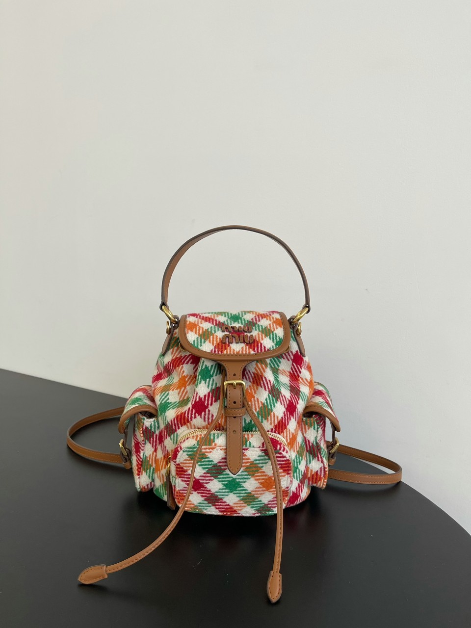 미우 미우 플래드 레더 백팩 레드 그린 Miu Miu Plaid and Leather Backpack Red Green 5BZ043-2IFK-F0Q6N 스몰 22*18*11.5cm / 라지 29.5*25*12.5cm