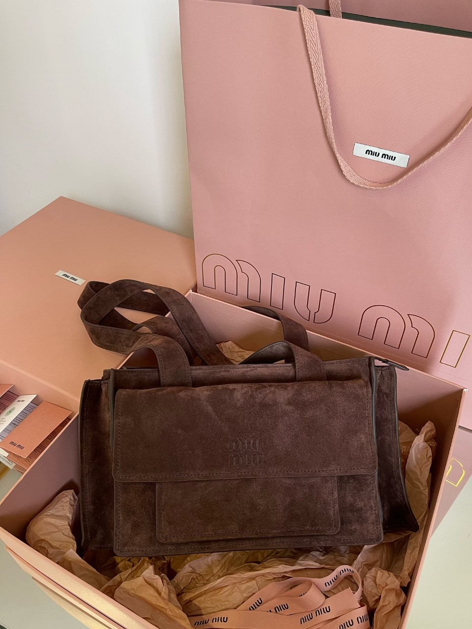 미우미우 MIU MIU 유틸리테 스웨이드 탑핸들백 코코아 브라운