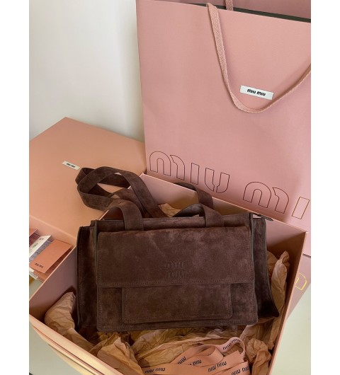 미우미우 MIU MIU 유틸리테 스웨이드 탑핸들백 코코아 브라운