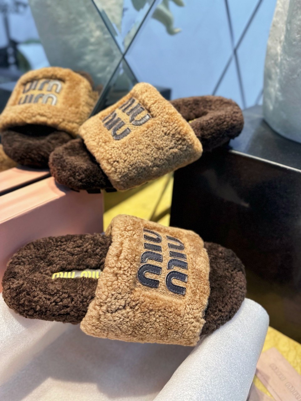 미우미우 Miu Miu 테디 퍼 슬라이드 샌들 슬리퍼 35~40 #해피샵