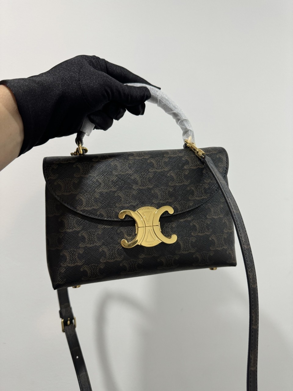 셀린느 틴 나노 트리옹프 여성 토트백 118112FRH 04LU 20*13*8cm #vvip공장