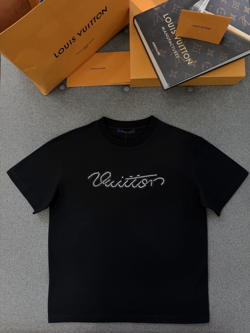 루이비통 남성 엠벨리시드 시그 니처 쇼트 슬리브드 티셔츠 1AJCFJ S M L XL