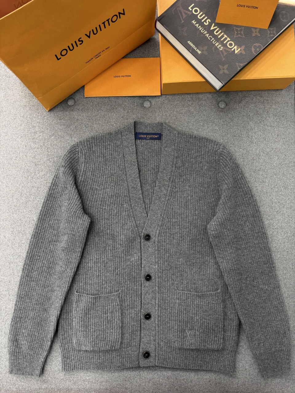 루이비통 엠브로이더드 시그니처 캐시미어 가디건 1AIK09 S M L XL