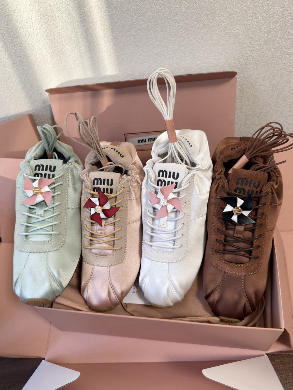 미우미우 MIU MIU 플룸 새틴 스니커즈 5E570E 049 F0035 F 005 35~40