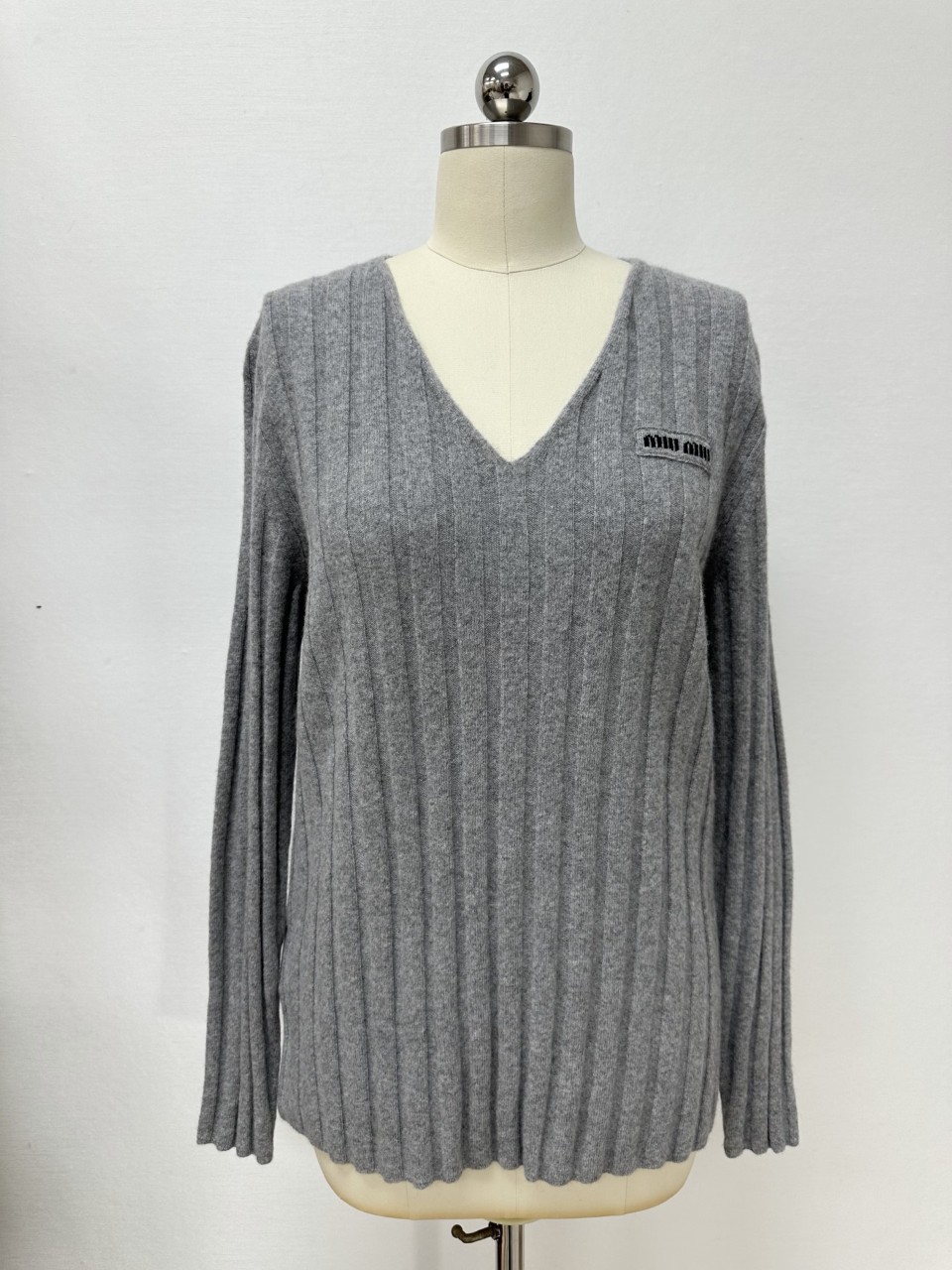 미우미우 여성 스웨터 MML02P17JA F0031 36 38 40 #타지아