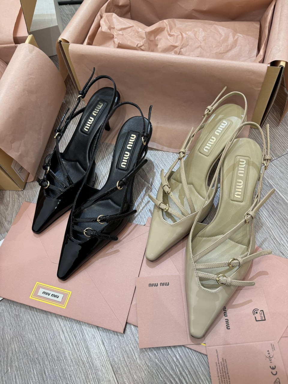 미우미우 포인티드 토 슬링백 스트랩 펌프스 5I013EFM055069 F0 35~39