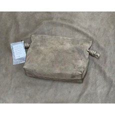 로에베 LOEWE 미디움 플라멩코 클러치 누벅 Medium Flamenco clutch in grained nubuck A411FC1XDT Tundra #vvip공장