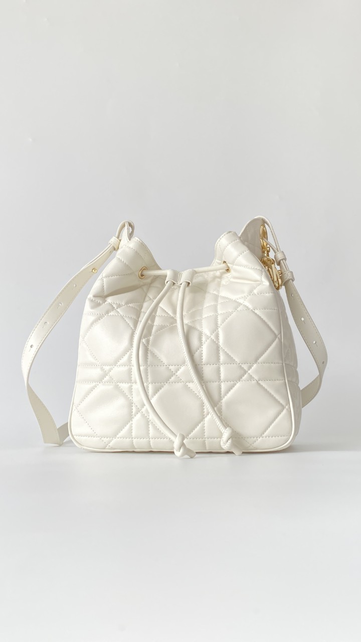 디올 미디움 D-모션 백 매크로까나쥬 램스킨 크로스백 Dior Medium D-Motion Bag Macrocannage Lambskin M2852ONWP-M900 23*24*13cm