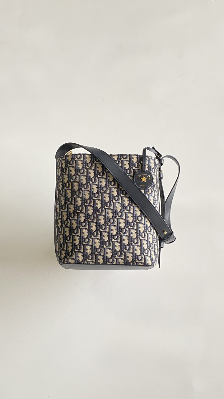 디올스타 미니 버킷 백 디올 오블리크 자카드 블루 크로스백 가방 Diorstar Mini Bucket Bag Dior Oblique Jacquard Blue S4321UTZQ-M928 20*15*24cm