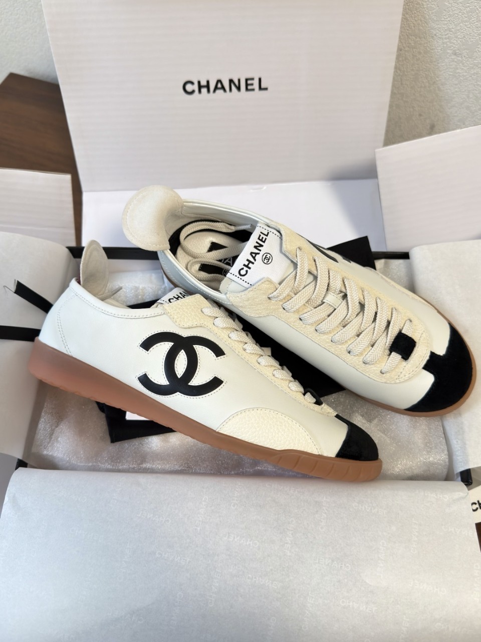 샤넬 26 스니커즈 카프스킨 엠보싱 스웨이드 2컬러 G47125 35~40