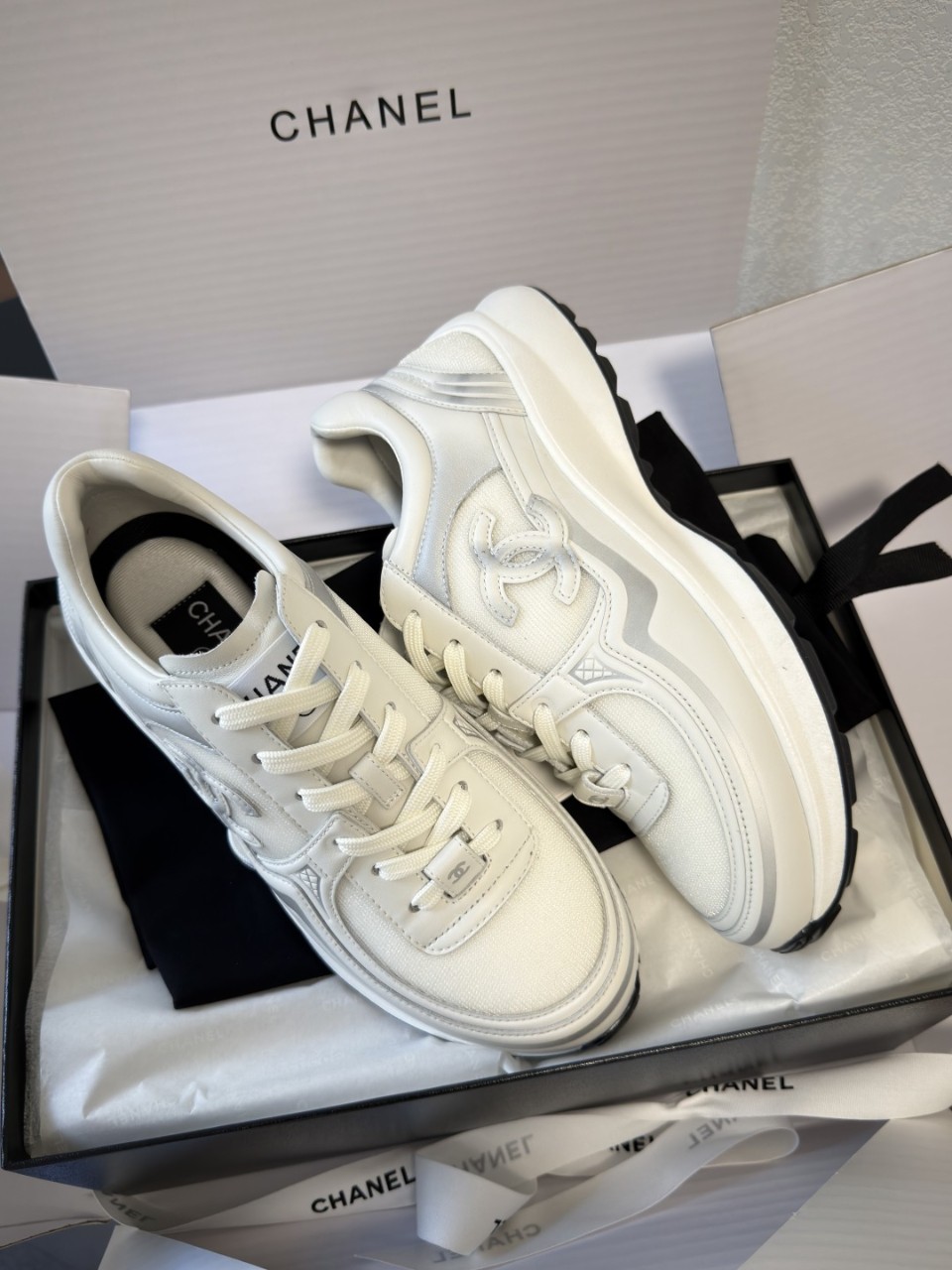 샤넬 여성 스니커즈 블랙 실버 2025 26 크루즈 G47012 35~40 굽 3.5cm